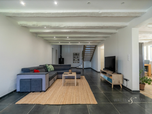 Maison 8 pièce(s) 209.74 m²