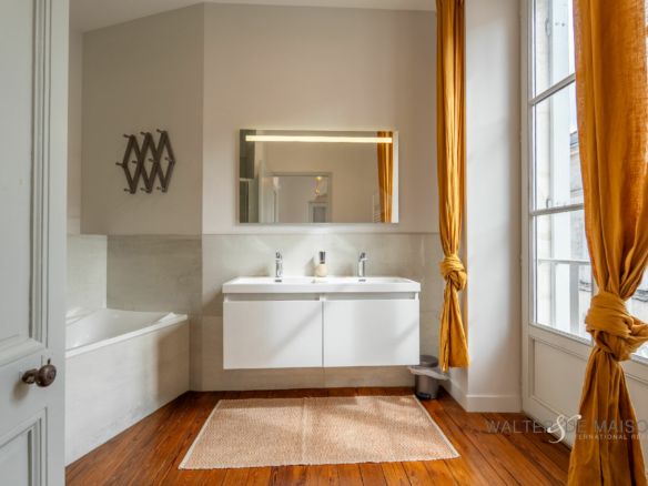 Maison 7 pièce(s) 206 m²