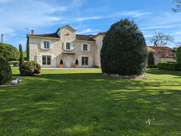 Maison 12 pièce(s) 360 m²
