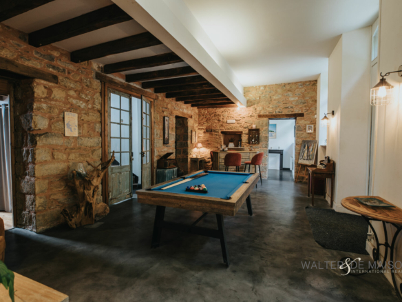 Maison 10 pièce(s) 317 m²