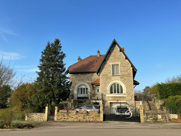 Maison 7 pièce(s) 172 m²