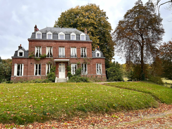 Maison 10 pièce(s) 252 m²