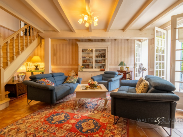 Maison 7 pièce(s) 232.77 m²