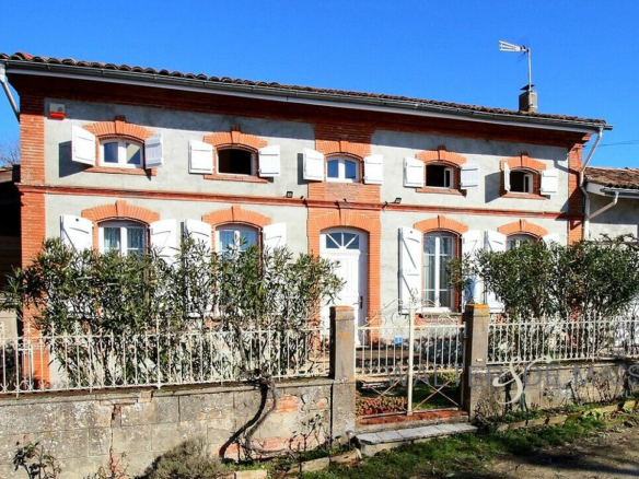 Maison 9 pièces 318 m²