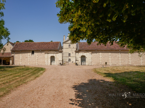 Demeure 54 pièces 1874 m²