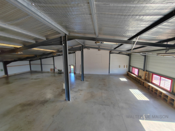 Local professionnel 895 m²
