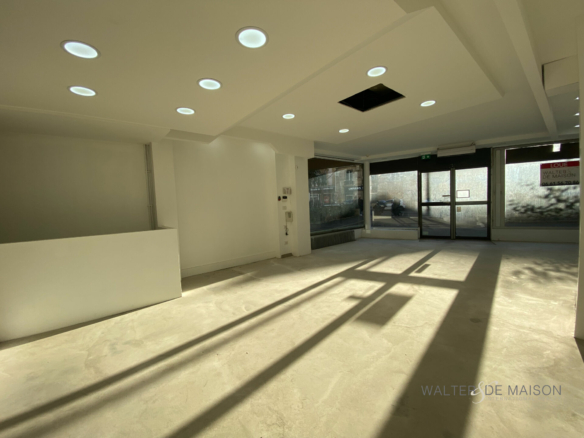 Local professionnel 120 m²