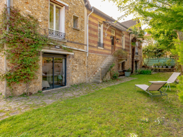 Maison 8 pièces 230 m²