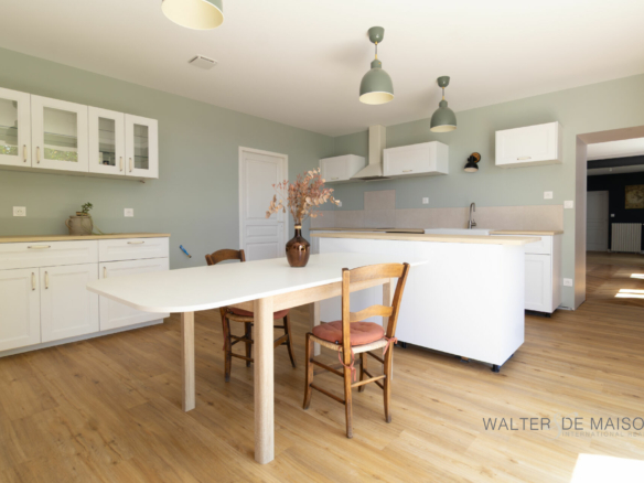 Maison 8 pièces 223.81 m²