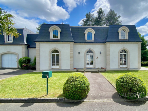 Maison 7 pièces 244 m²