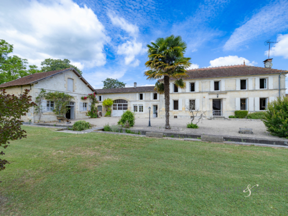 Maison 9 pièces 233.03 m²