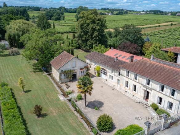 Maison 9 pièces 233.03 m²