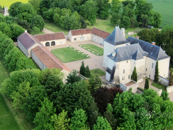 Demeure 54 pièces 1874 m²