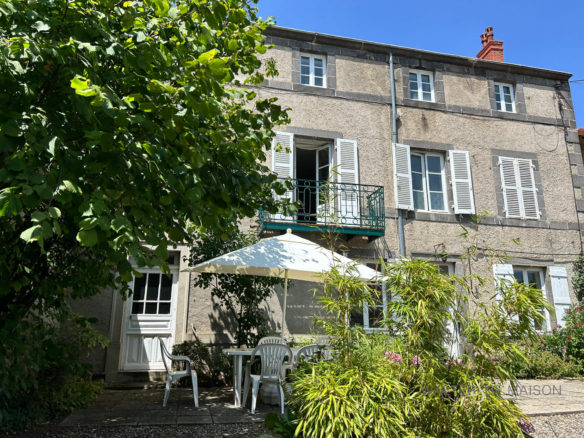 Maison 9 pièces 244 m²