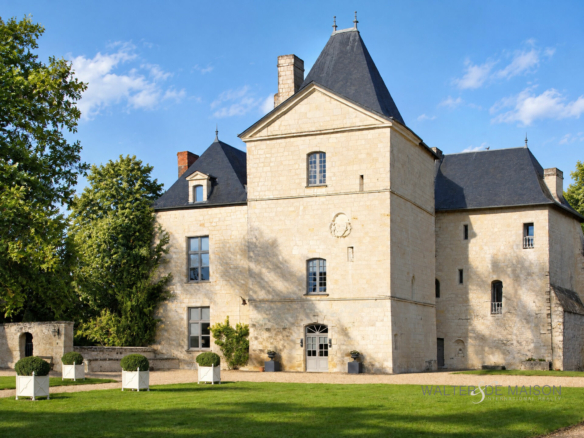 Demeure 54 pièces 1874 m²
